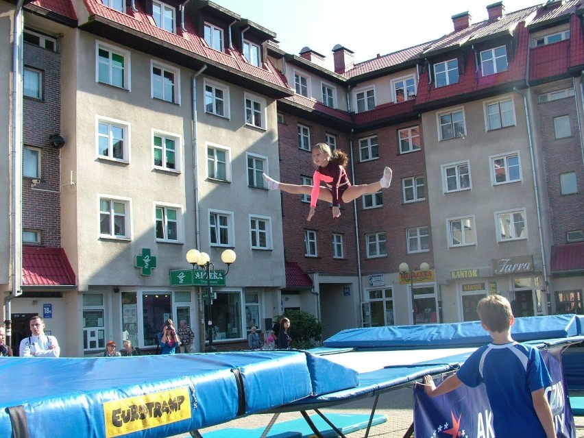 Pokazy akrobatyczne na placu Wolności w Szczecinku
