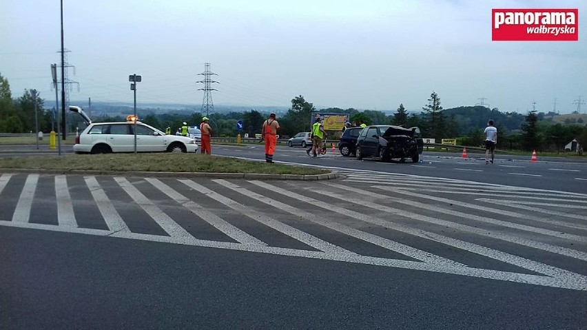 Wypadek na trasie Świebodzice - Wałbrzych [ZDJĘCIA] 