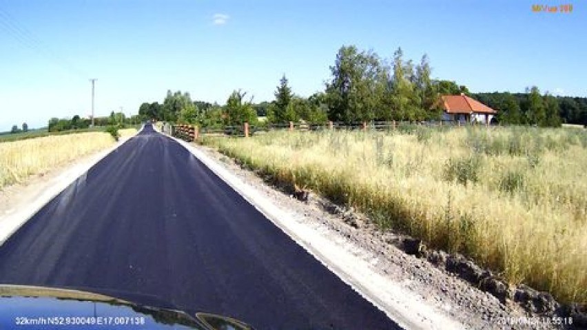Remonty dróg w gminie Budzyń: Trwają inwestycje w Prośnie i Podstolicach (FOTO)