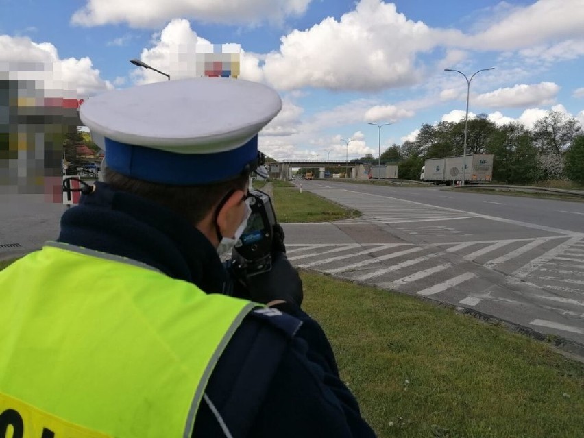 Gmina Choczewo. Potrójna kara dla kierowcy volkswagena, który pędził ponad 100 km na godzinę na obowiązującej 50-tce w Borkowie Lęborskim