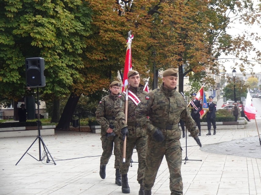 Pod pomnikiem Armii Krajowej w Kielcach przypomniano o Polskim Państwie Podziemnym. Zobacz zdjęcia