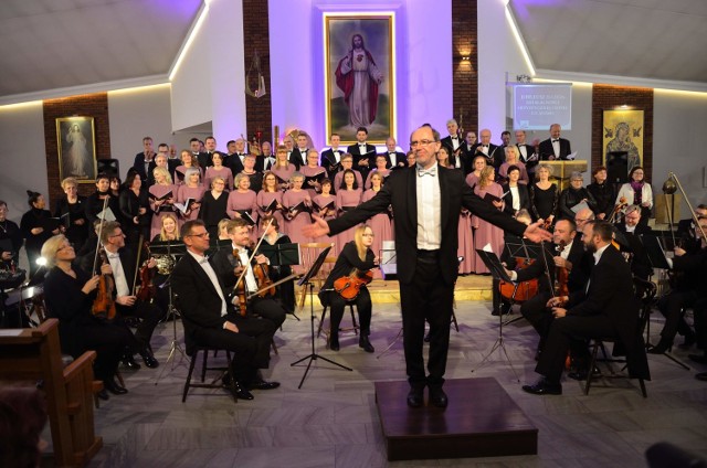 Koncert jubileuszowy na 25-lecie chóru Ex Animo w kościele w Piaśnikach ZDJĘCIA