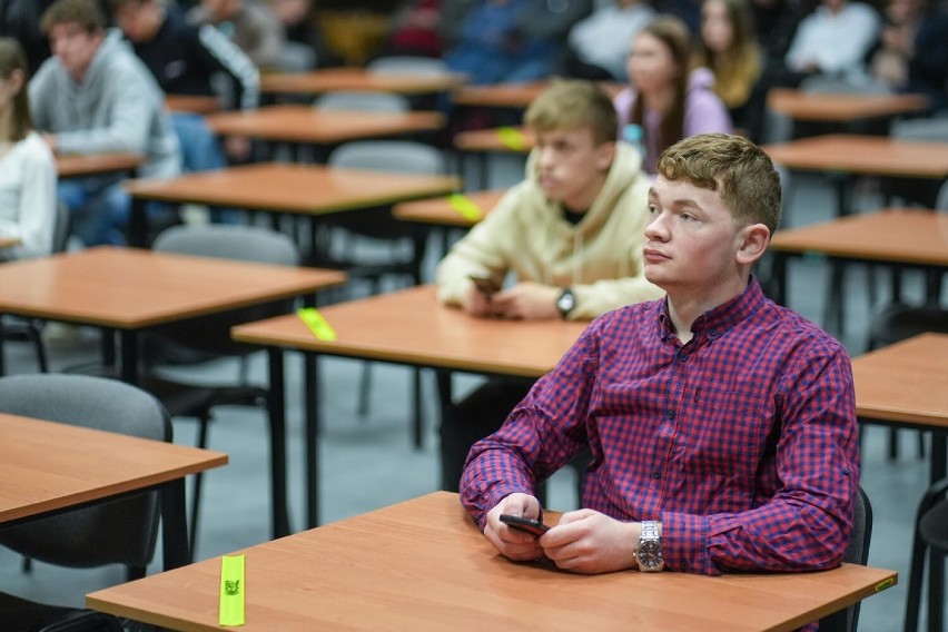 Uczniowie z Piły, Chodzieży i Wągrowca w konkursie „Z prawem jazdy w dorosłość”. Najlepsi otrzymają dofinansowanie do kursu na prawo jazdy 