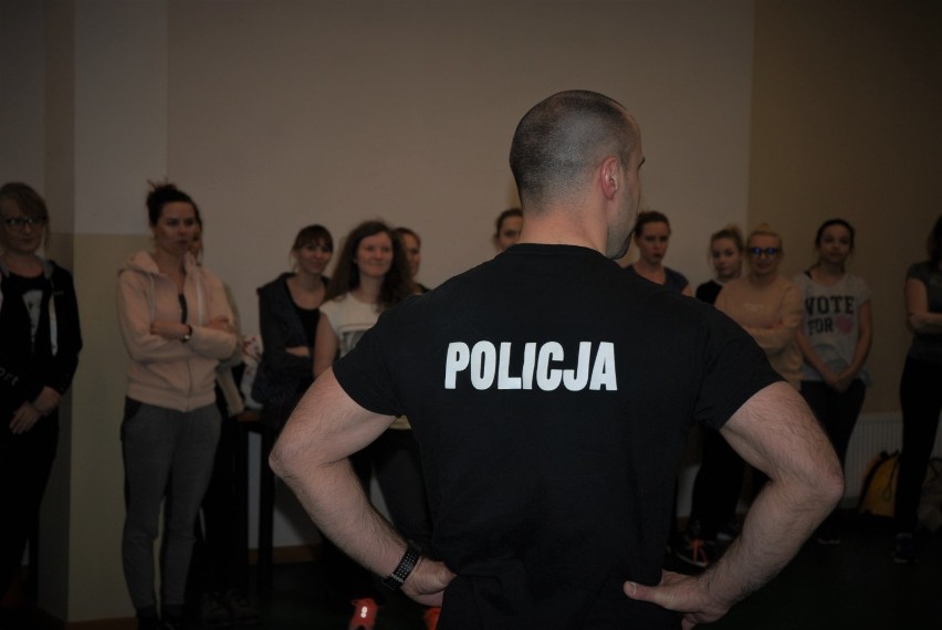 Policjanci szkolą ostrowianki. Z nimi lepiej nie zadzierać! Zobaczcie zdjęcia