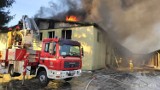 Płonie zakład w Jaśle przy ulicy Młynarskiej. Z ogniem walczy ponad 40 strażaków [ZDJĘCIA]