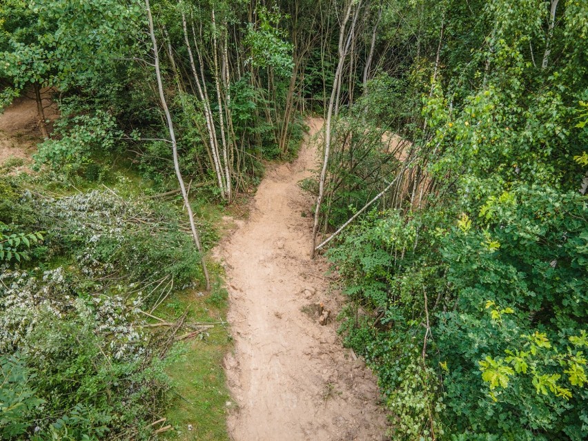 Singletracki to wąskie, zazwyczaj jednokierunkowe, kręte...