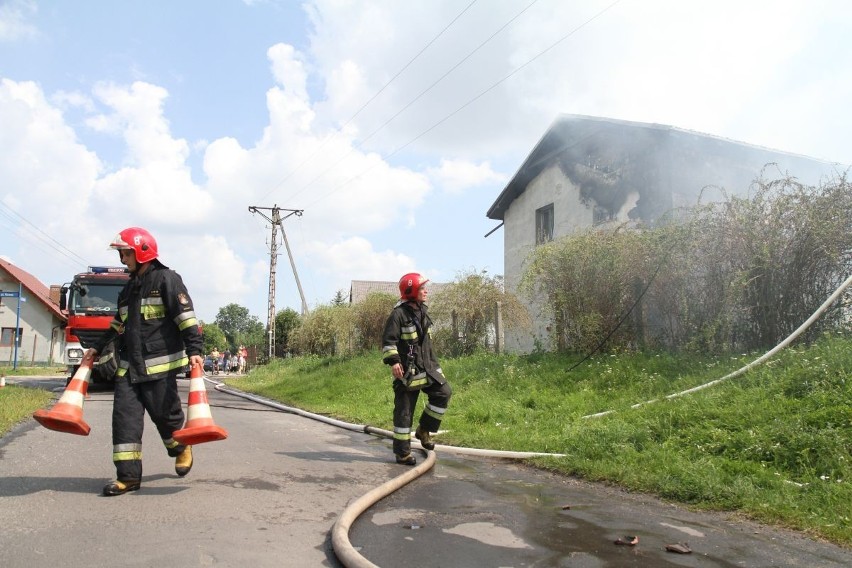 Wrocław: Pożar przy ul. Miejskiej. Ogień w dwóch domach (ZDJĘCIA)