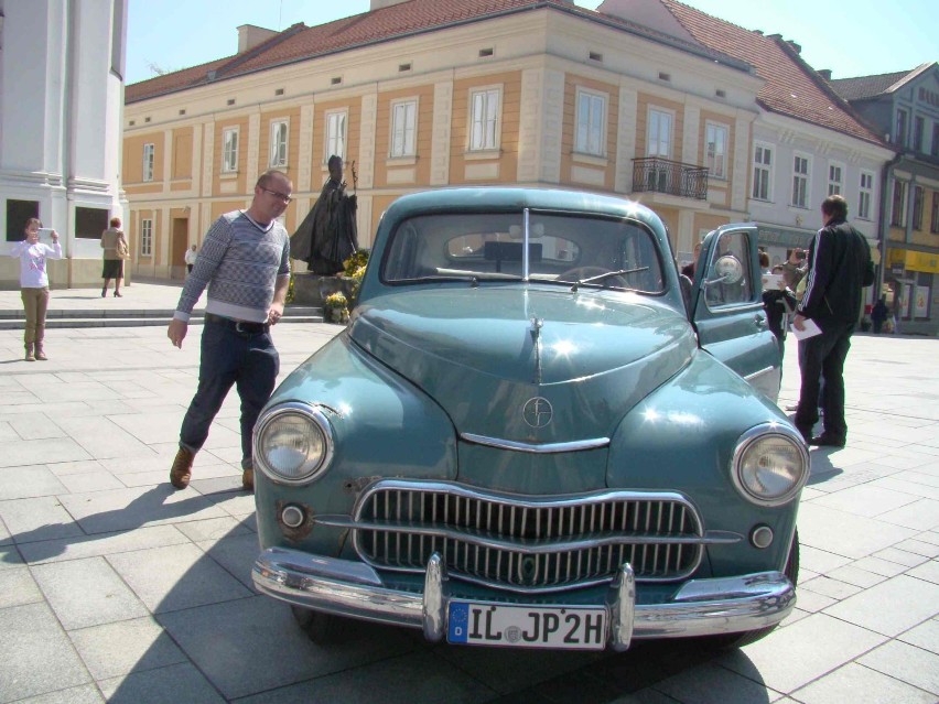 Stara Warszawa, samochód którym jeździł biskup Karol Wojtyła...