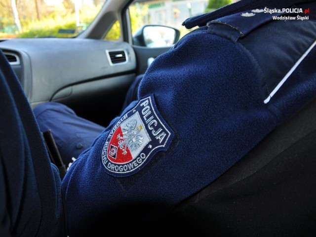 Policjanci z Pszowa złapali 22-latka, który z posesji ukradł nowo zakupionego przez właściciela volkswagena