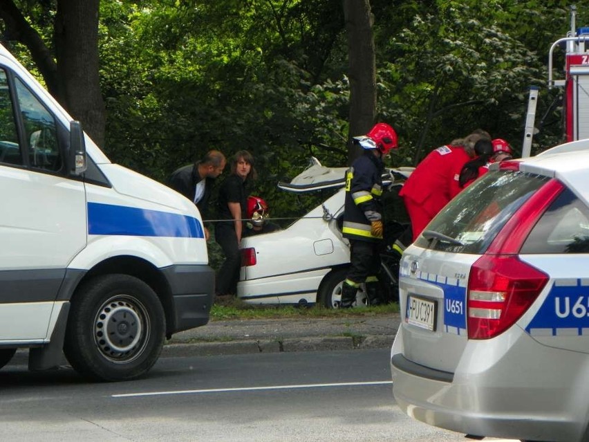 Wypadek na alei Wojska Polskiego. Ranne dwie kobiety - kierowca i pasażerka samochodu