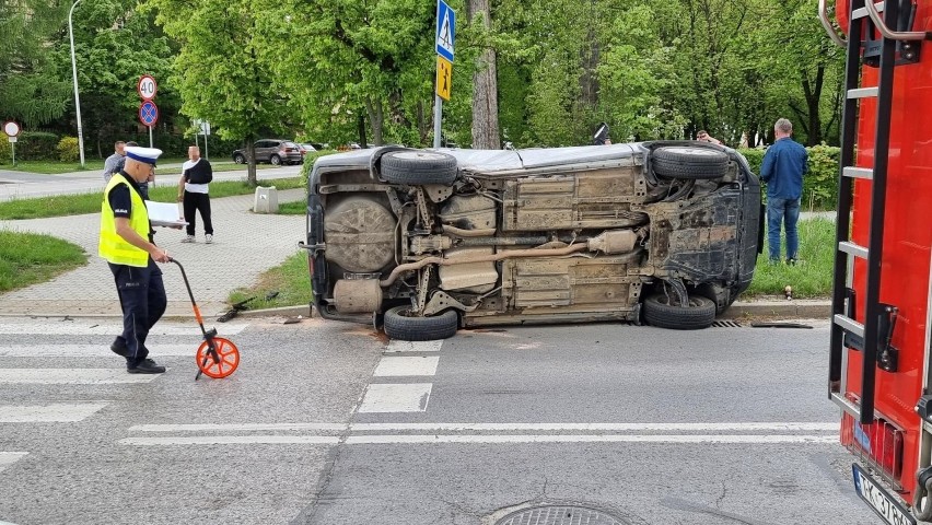 Wypadek na alei Legionów w Kielcach. Dwoje dzieci zabrano do szpitala [ZDJĘCIA]
