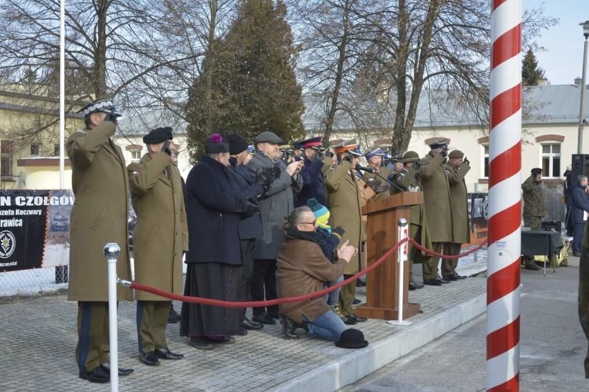 Przysięga wojskowa żołnierzy dobrowolnej zasadniczej służby wojskowej w 1. Batalionie Czołgów w Żurawicy [ZDJĘCIA]