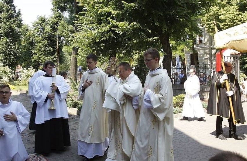 Święto Eucharystii w Łodzi i większe limity wiernych w kościołach. Ile osób może być na mszy św.?
