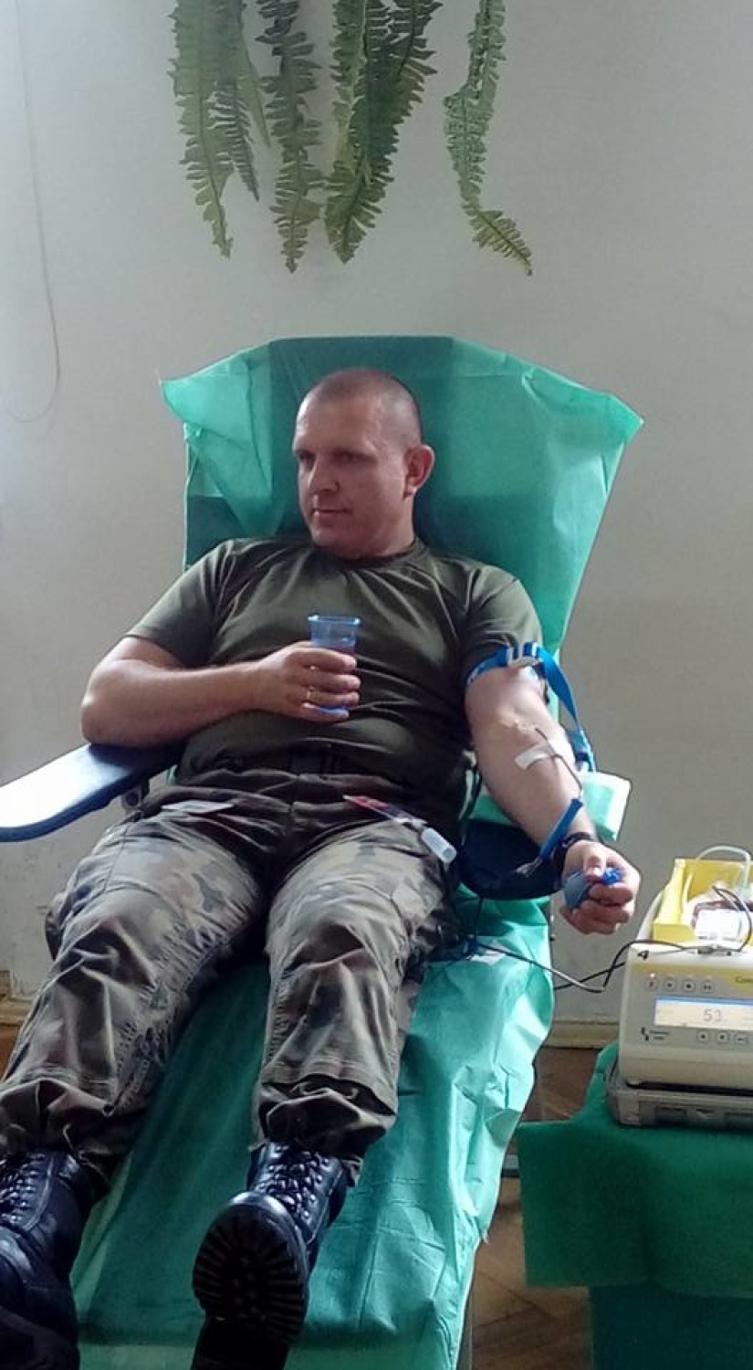 Stargardzcy krwiodawcy w mundurach wzięli dziś udział w akcji "Ułańska kropla krwi"