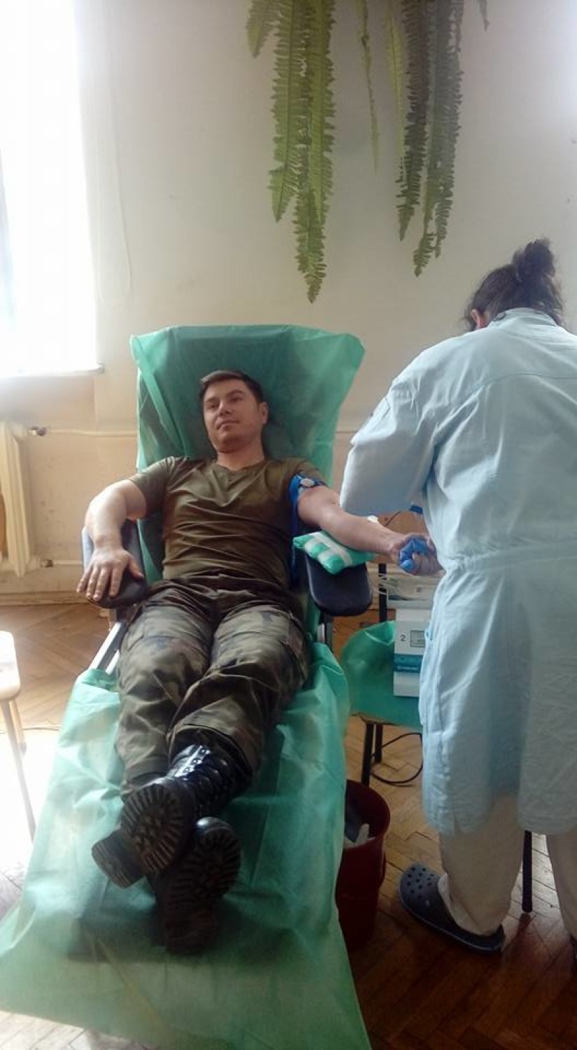 Stargardzcy krwiodawcy w mundurach wzięli dziś udział w akcji "Ułańska kropla krwi"