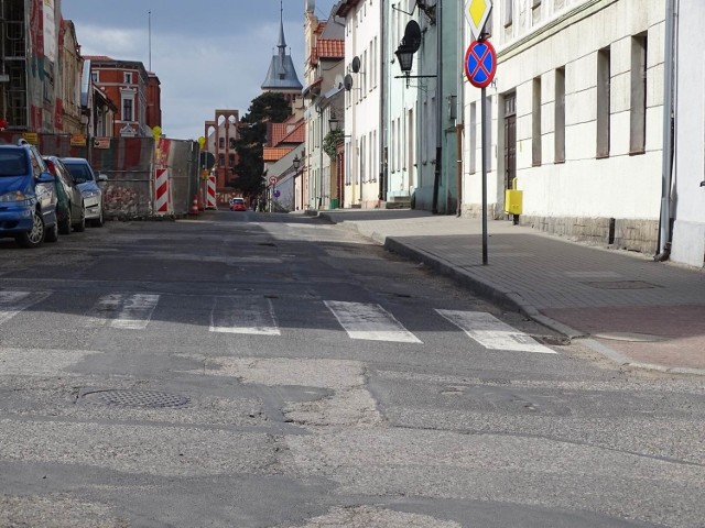 Oto ulice, które zostaną wyremontowane w tym roku dzięki funduszom z Rządowego Funduszu Rozwoju Dróg. Obejrzyjcie stan tych dróg na kolejnych zdjęciach. Tu: ul. Dominikańska