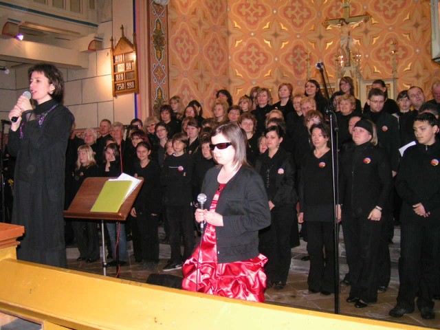Występ chóru gospel w mysłowickim kościele.