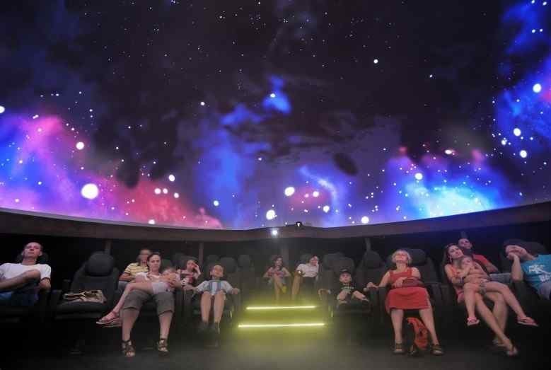 Kula parowa Planetarium 3D - niecodzienny obraz i podróż do...