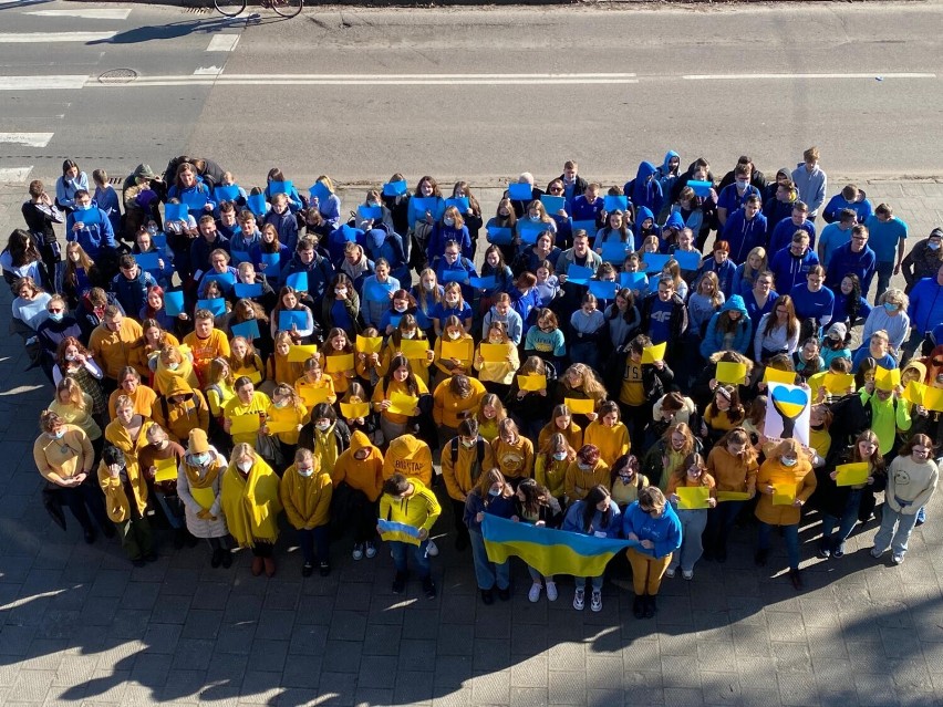 Szamotuły. Młodzież z "Rolnika" solidarna z Ukrainą. Szkoła ma tam swoich przyjaciół