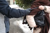 KPP Kwidzyn: Niedoszły złodziej wpadł w ręce policjantów. Chciał wyrwać 73-latce torebkę