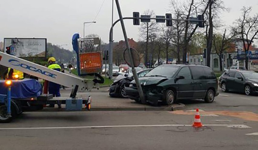 Gorzów Wielkopolski 16 kwietnia 2018 r. Kolizja na skrzyżowaniu Kosynierów Gdyńskich i Roosevelta w Gorzowie [ZDJĘCIA]