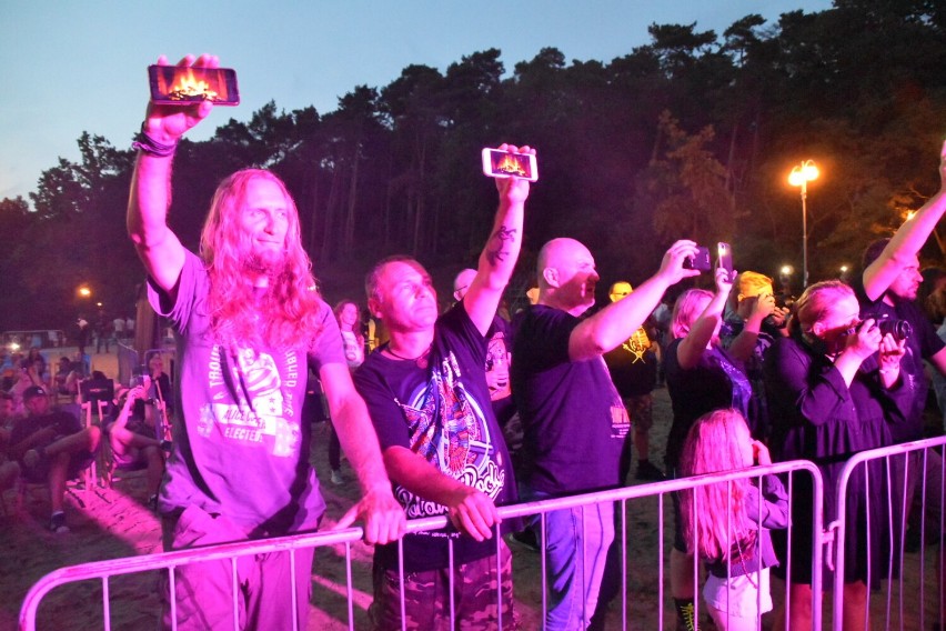Książ Rock Zone Festiwal wraca z mocnym uderzeniem. Piątkowy wieczór z ciężkim graniem nad jeziorem w Jarosławkach