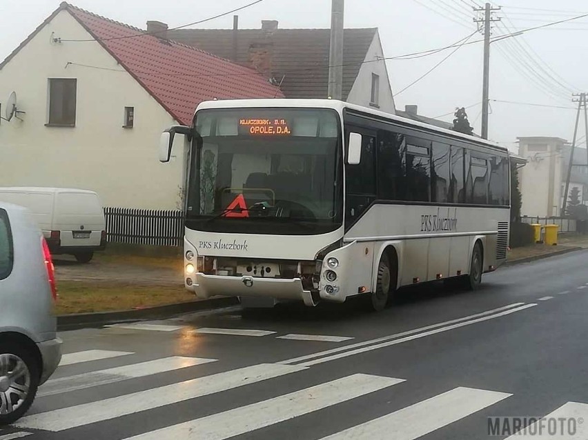 Pijany kierowca uderzył w Jełowej w autobus.