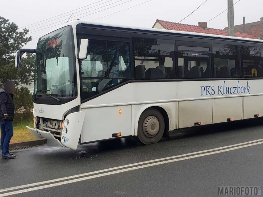 Pijany kierowca uderzył w Jełowej w autobus.
