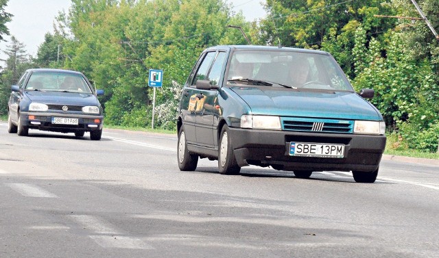 Na zdjęciu widać dokładnie, że ul. Czeladzka to ciągłe pasmo "gór i dolin". Jazda tędy nie jest bezpieczna