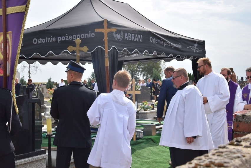 Pogrzeb dzieci z Sulmierzyc, które utonęły w morzu.