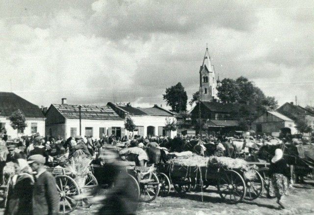 Starachowice-Wierzbnik, rynek na fot. z maja 1966 r.;  brak autora