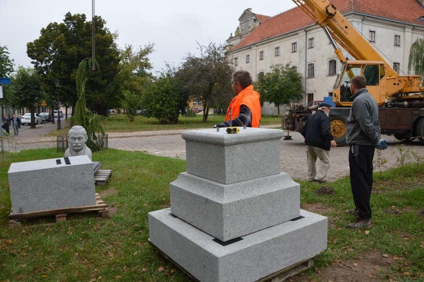 Pomnik Wincentego Witosa powstaje w Łowiczu [ZDJĘCIA]