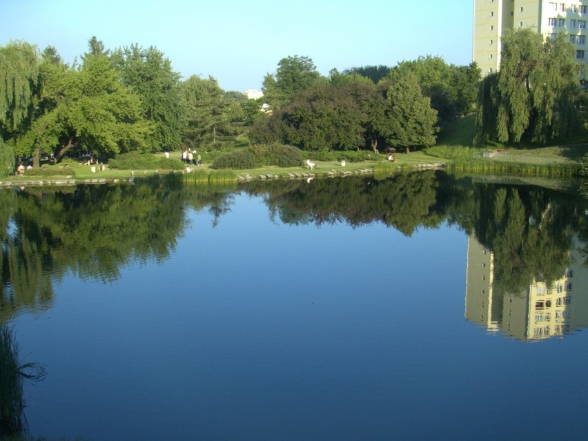 Park znajdujący się w dzielnicy Mokotów na obszarach osiedli...