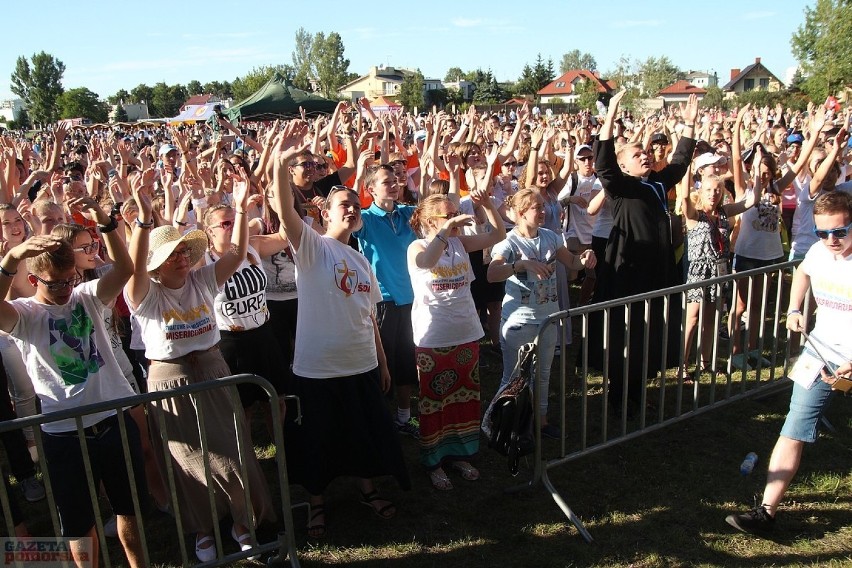 W czwartek zorganizowano wielki koncert przy obiektach...