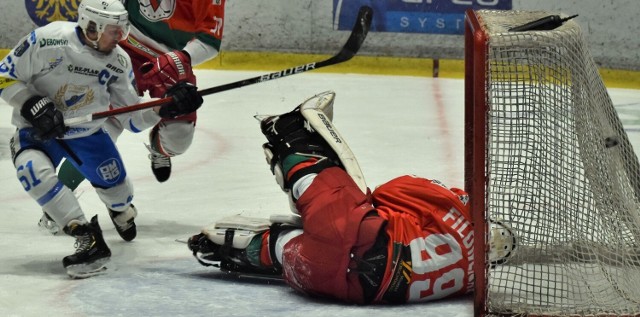 Unia Oświęcim zakończyła przygodę w hokejowym Pucharze Kontynentalnym na półfinale w Nitrze. Kapitan oświęcimian Krystian Dziubiński strzelił w całym turnieju trzy gole.