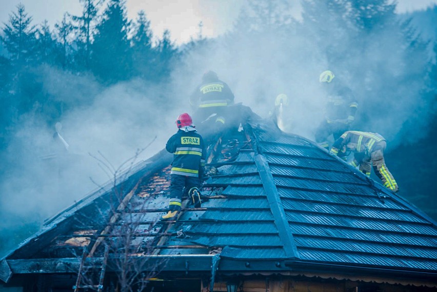 Zakopane. Spłonął domek letniskowy na Chłabówce [ZDJĘCIA]