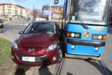 Uwaga. Zderzenie auta i tramwaju na ul. Krzyckiej we Wrocławiu. Są objazdy