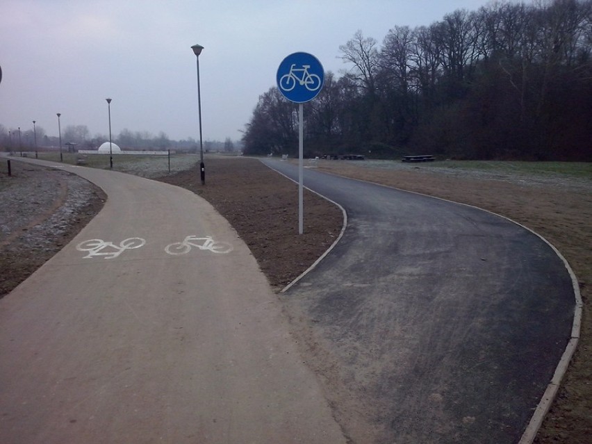 W Rzeszowie obok ścieżki rowerowej powstał chodnik dla pieszych