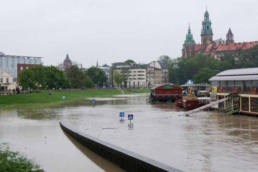 Zalany bulwar. Fot. Bożena Zajiczek