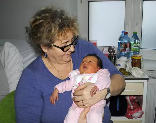 Córka Oli i Grzegorza Brodnickich z Rokitek Tczewskich, ur. 15.01.2017 r., godz. 3.55, 3700 g, 57 cm. Z babcią Anną