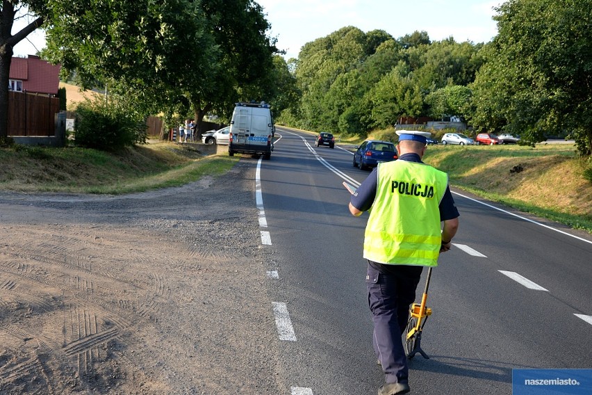 Poważny wypadek na drodze Włocławek - Lipno. Zderzenie motocyklisty z peugeotem [zdjęcia, wideo]