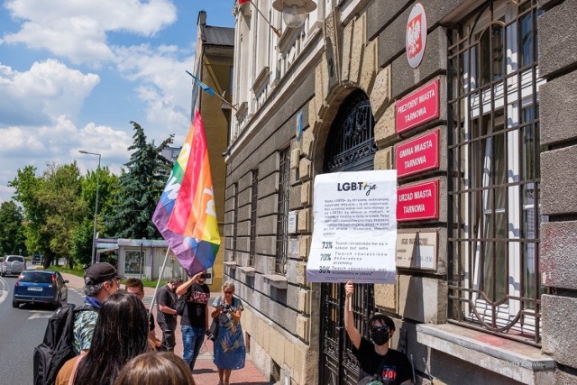 Sympatycy środowisk LGBT są wdzięczni miastu za wsparcie "tęczowej młodzieży", która ich zdaniem na co dzień doświadcza poczucia osamotnienia, wyalienowania i braku pomocy