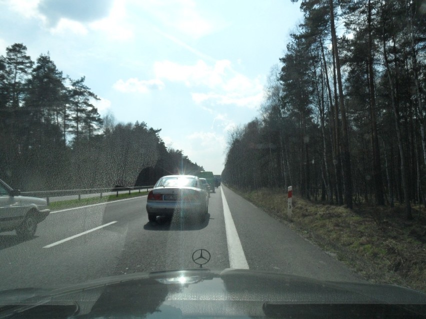 TIR zablokował pasDK1 w stronę Katowic w Kobiórze. Korki miały 4 km