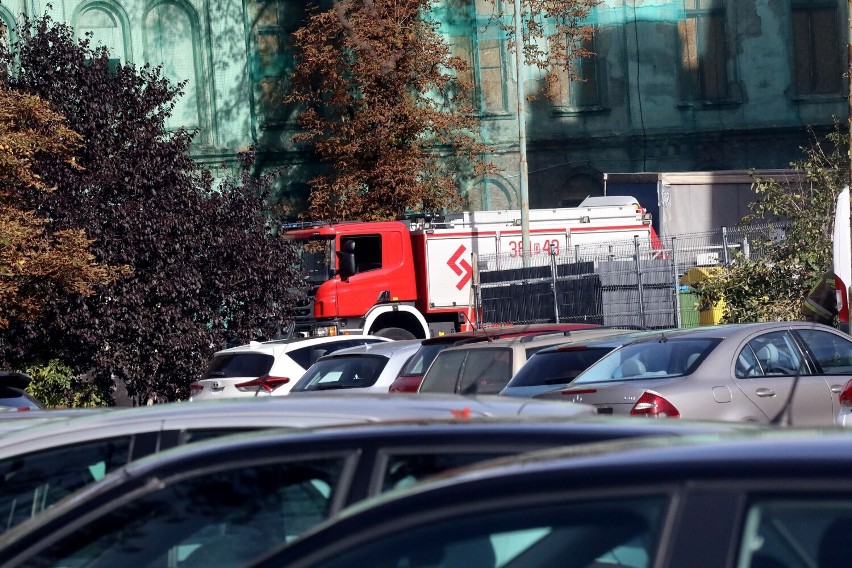 Ulica św. Piotra w Legnicy zablokowana! Uszkodzona rura z gazem ziemnym, zdjęcia