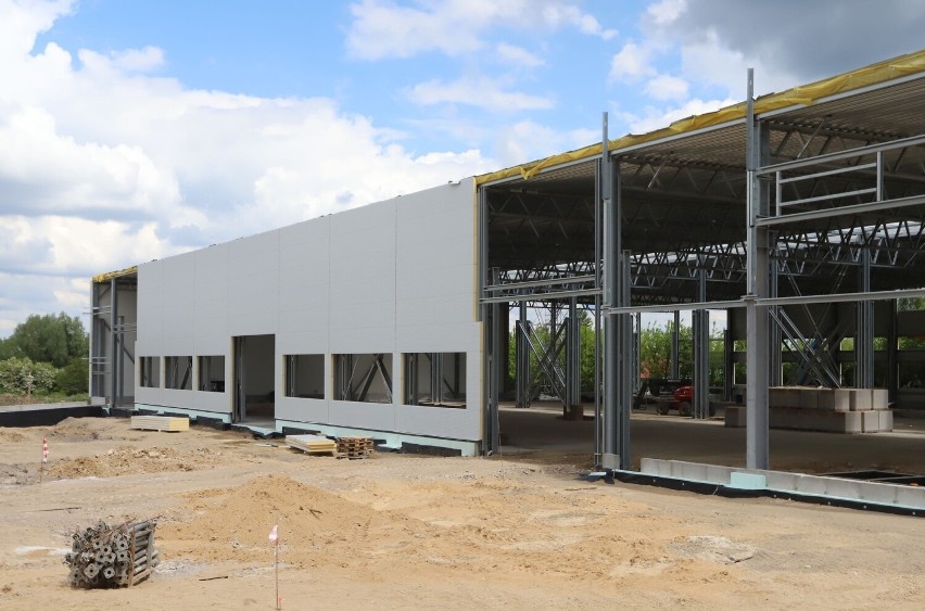Budowa hali produkcyjno-magazynowej Durr Poland w Radomiu. Zobacz na zdjęciach co się dzieje na placu budowy