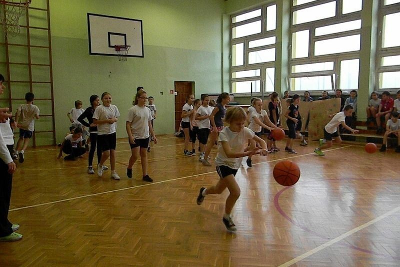 I Szkolny Dzień Sportu w "Czwórce" w Tarnobrzegu