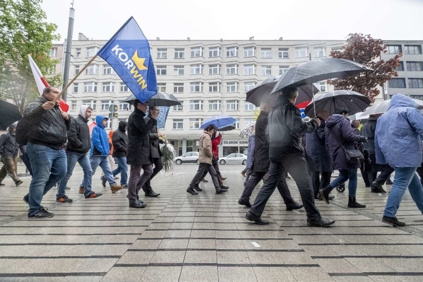 W niedzielę ulicami Poznania przeszło około 50 osób, aby...