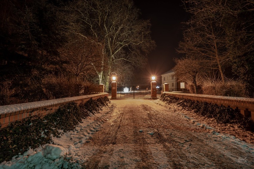 Muzeum Ziemiaństwa i park w Dobrzycy w zimowej scenerii. "Prawie jak Narnia"