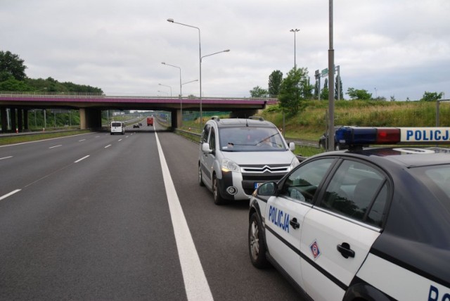 Młody kierowca z Oświęcimia postanowił zawrócić na autostradzie ...