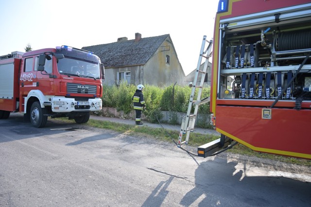 Pożar opuszczonego budynku mieszkalnego w Starym Błonowie pod Łasinem